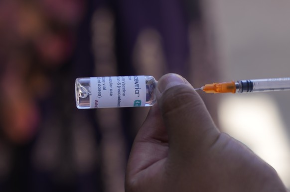 A healthcare worker prepares a dose of the AstraZeneca COVID-19 vaccine during a door-to-door vaccination campaign, in El Alto, Bolivia, Friday, Sept. 17, 2021. (AP Photo/Juan Karita)