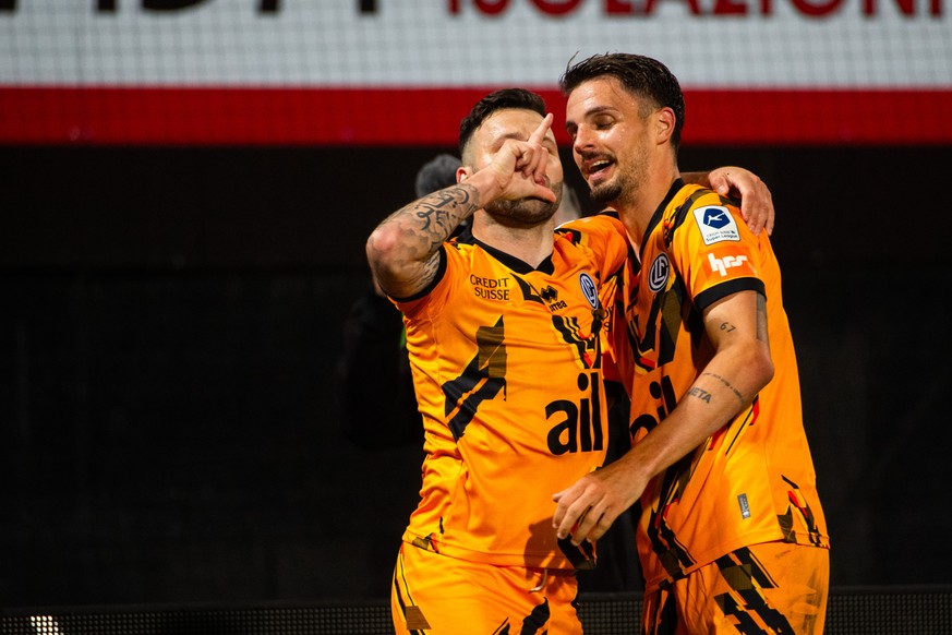 Lugano&#039;s Renato Steffen, left, celebrates his goal with Uran Bislimi during the Super League soccer match FC Lugano against FC Winterthur, at the Cornaredo Stadium in Lugano, Thursday, May 16, 20 ...