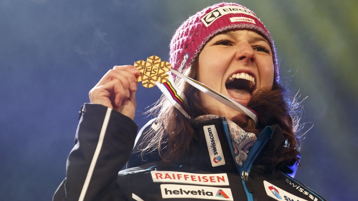 epa05783541 Gold medalist Wendy Holdener of Switzerland celebrates during the Women's Combined competition winner’s presentation at the 2017 FIS Alpine Skiing World Championships in St. Moritz, S ...