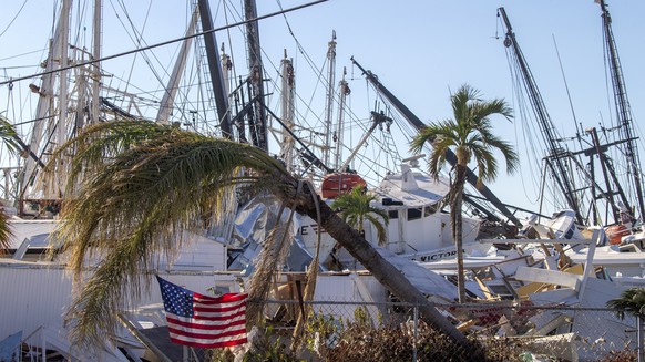 epa10220014 A view of the bay mobile park in San Carlos Island after the pass of the hurricane Ian in Fort Myers Beach, Florida, USA, 02 October 2022. The category 4 storm made land fall 28 September  ...