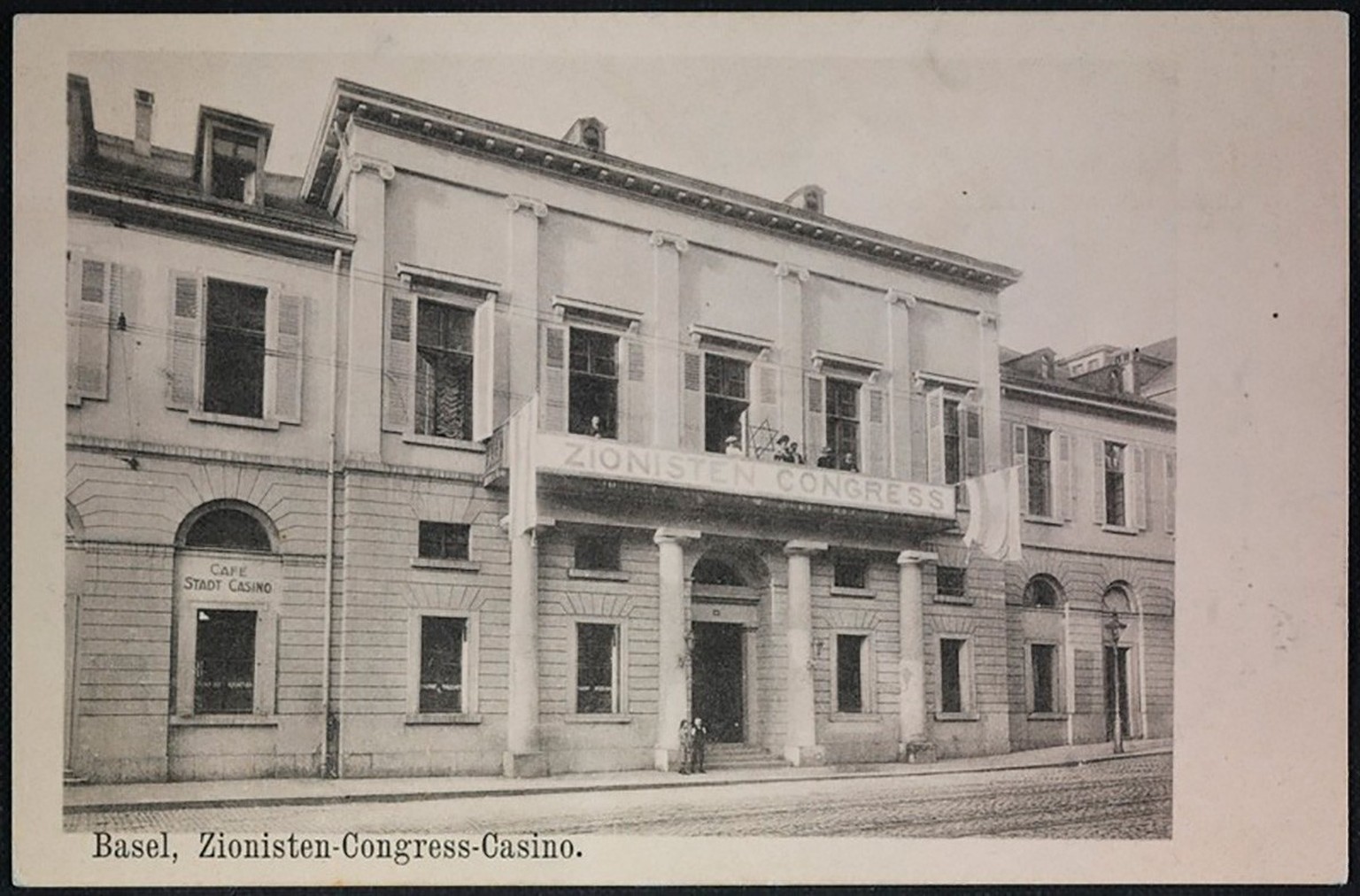 Postkarte des ersten Zionistenkongresses im Basler Stadtcasino.
https://commons.wikimedia.org/wiki/File:Casino_building,_Basel,_Zionist_Congress_AL003711781.jpg