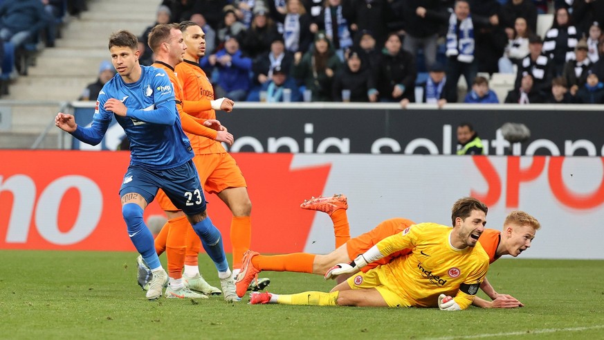 26.01.2025, xtvx, Fussball 1.Bundesliga, TSG 1899 Hoffenheim - Eintracht Frankfurt emspor, v.l. Adam Hlozek 1899 Hoffenheim Hugo Larsson Eintracht Frankfurt Kevin Trapp Eintracht Frankfurt DFL/DFB REG ...