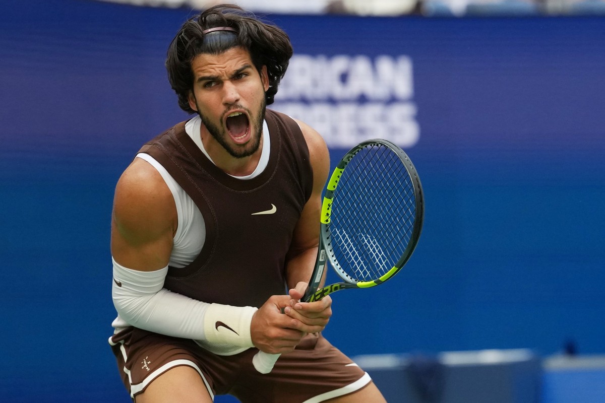 Carlos Alcaraz, of Spain, reacts during the third round of the U.S. Open tennis championships against Wu Yibing, of China, Friday, Sept. 4, 2026, in New York. (AP Photo/Kirsty Wigglesworth)