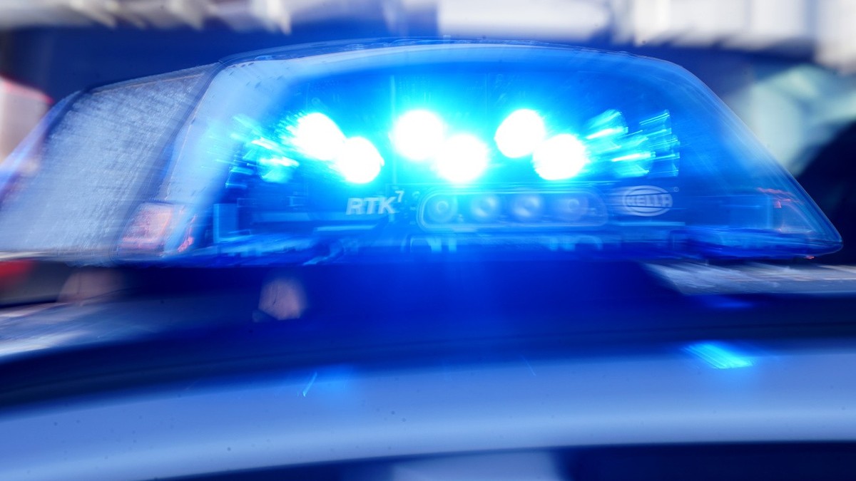 Mann-verletzt-Kind-an-Bushaltestelle-in-Samnaun-GR