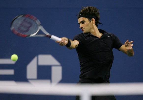 NEW YORK - SEPTEMBER 05: Roger Federer of Switzerland returns against Andy Roddick during day ten of the 2007 U.S. Open at the Billie Jean King National Tennis Center on September 5, 2007 in the Flush ...