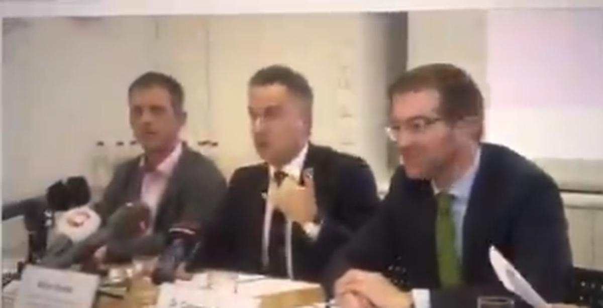 Das hang-loose-Zeichen, wie man es in Zukunft auf dem Pausenplatz gemäss Prognose der Basler Regierung öfter sehen wird.