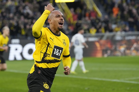 Dortmund&#039;s Donyell Malen celebrates after scoring his side&#039;s opening goal during the German Bundesliga soccer match between Borussia Dortmund and TSG Hoffenheim in Dortmund, Germany, Sunday, ...