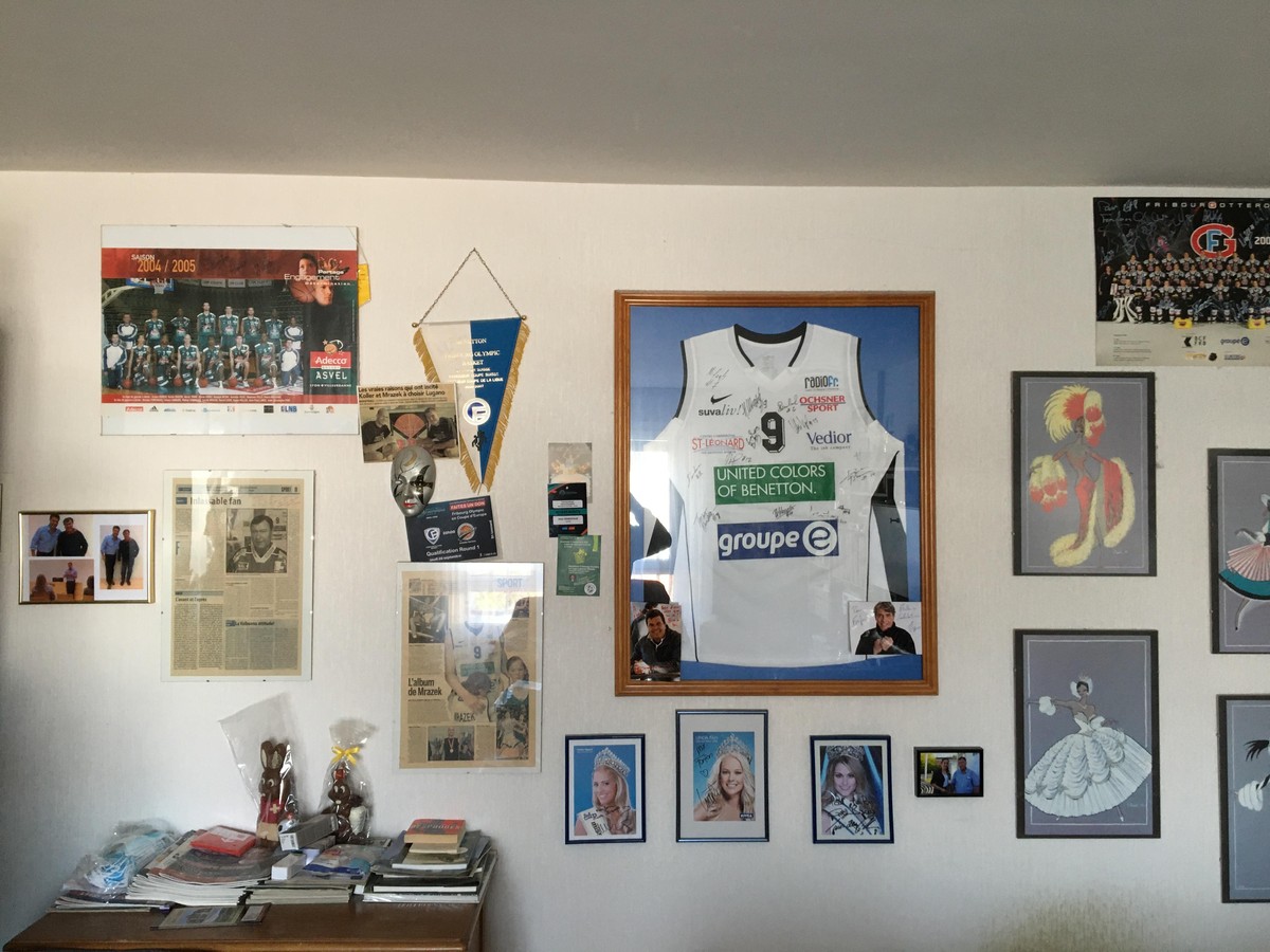 Le dernier maillot du mythique numéro 9 d'Olympic Harold Mrazek, l'un des objets les plus précieux du «musée».
