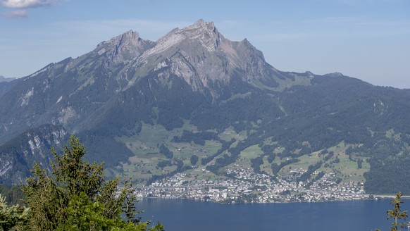 Die Gemeinde Hergiswil im Kanton Nidwalden am Fusse des Pilatus am Mittwoch, 3. Juni 2020. (KEYSTONE/Urs Flueeler).