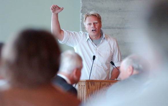 News: Michael Jeffries May 22, 2003; New Albany, OH, USA; Abercrombie &amp; Fitch chairman and CEO Michael Jeffries addresses stockholders during the company s annual meeting at the company s headquar ...