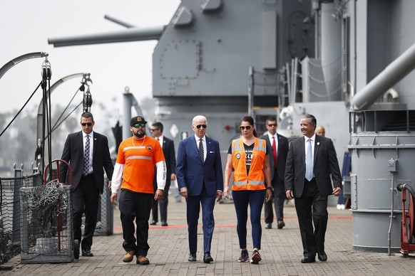 epa10006522 US President Joe Biden (C) walks to the podium before delivering a speech on the USS Iowa in the Port of Los Angeles in Los Angeles, California, USA, 10 June 2022. EPA/CAROLINE BREHMAN