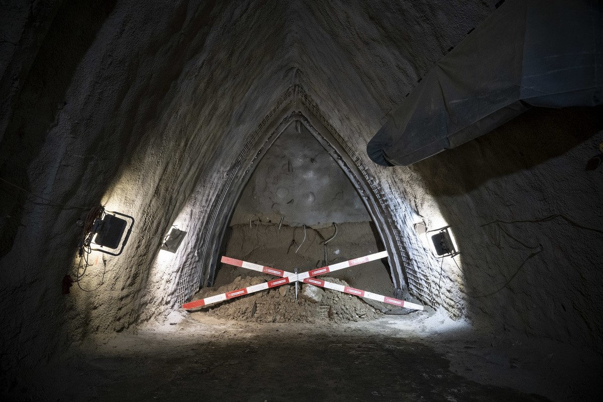 Blick auf die Arbeiten im Erkundungsstollen fuer den spaeteren Ausbau bzw. Erweiterung mit dem vierten Gleis am Zuerich Stadelhofen, aufgenommen am Dienstag, 28. Januar 2025 in Zuerich. (KEYSTONE/Enni ...