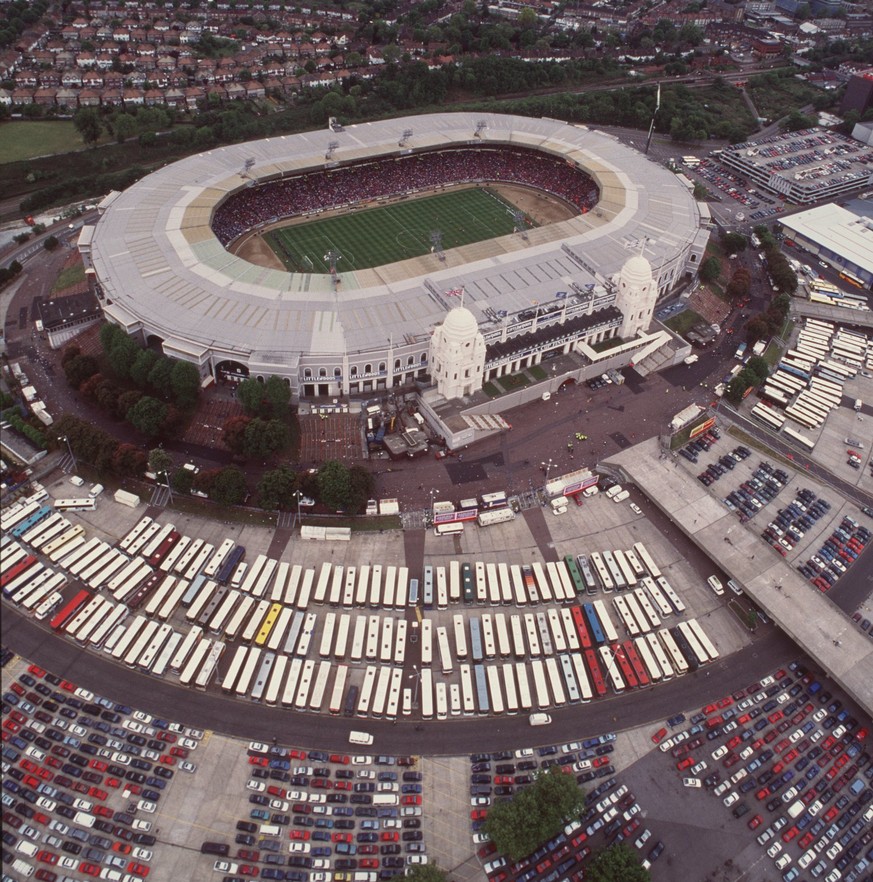 Fussball-Stadien, wie sie früher ausgesehen haben. Na, erkennst du sie auch alle?