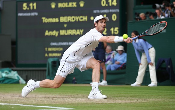 epa05415724 Andy Murray of Britain returns to Tomas Berdych of the Czech Republic in their semi final match during the Wimbledon Championships at the All England Lawn Tennis Club, in London, Britain,  ...