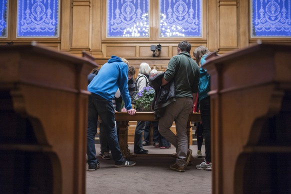 Besucher im Parlament in Bern.