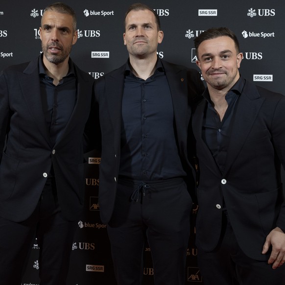 Fabio Celestini, Trainer, Daniel Stucki, Sportchef und Xherdan Shaqiri vom FC Basel, anlaesslich der Swiss Football Night, am Montag, 13. Januar 2025, in Bern. (KEYSTONE/Peter Schneider)
