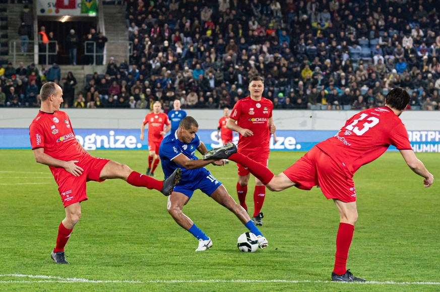Lucerne, Switzerland, November 9th 2025 Rivaldo Brazil in action during the Jogo Dos Famosos match between Ronaldinho and Friends and Swiss Legends at Swissporarena, Lucerne, Switzerland. Priscila B