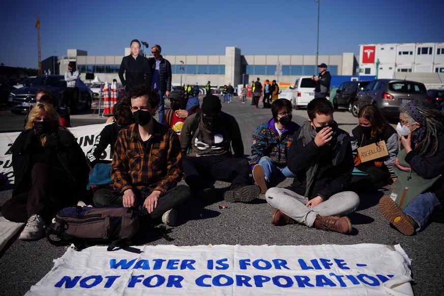 epa09842065 Activists block an entrance during the opening day of the Tesla factory Gigafactory in Gruenheide near Berlin, Germany, 22 March 2022. German Chancellor Olaf Scholz is expected to attend t ...