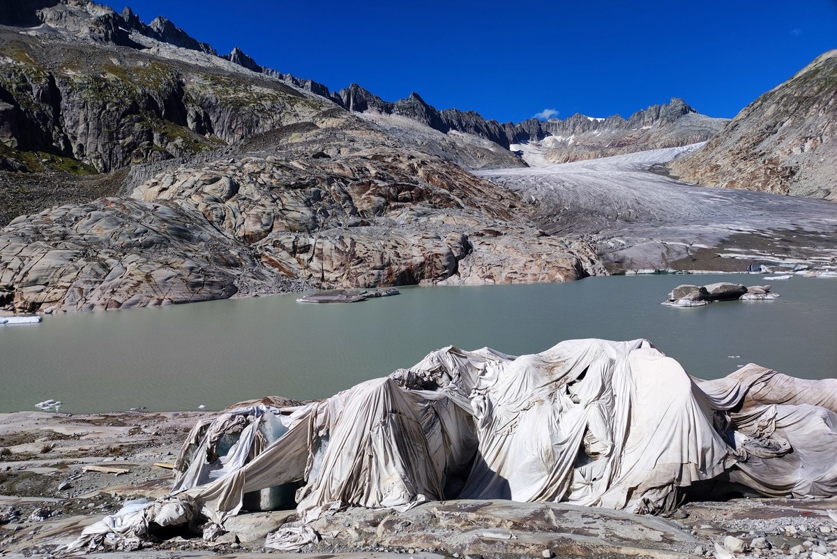 Gletscher Gletscherschmelze Schweiz 2025
Der Betrieb der künstlichen Eisgrotte am Rhonegletscher (VS) musste diesen Sommer aufgegeben
werden: Der durch Tücher geschützte und schon lange nicht mehr  ...