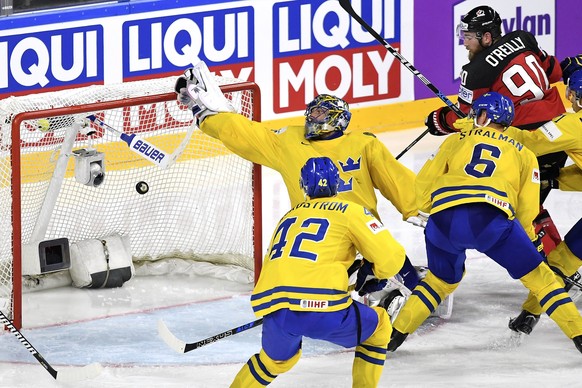 epa05980270 Canada&#039;s forward Ryan O&#039;Reilly (top, R) scores the 1-1 equalizer against Sweden&#039;s goalie Henrik Lundqvist (C) during the 2017 IIHF Ice Hockey World Championship final betwee ...