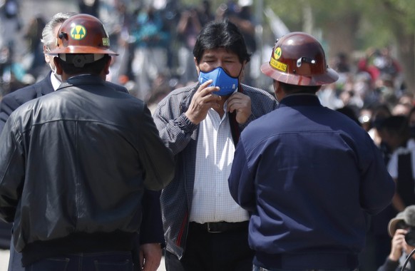 epa08809949 Former president of Bolivia Evo Morales (C), adjusts his mask while greeting supporters upon arrival in Villazon, a Bolivian town in the frontier with Argentina, 09 November 2020. After el ...