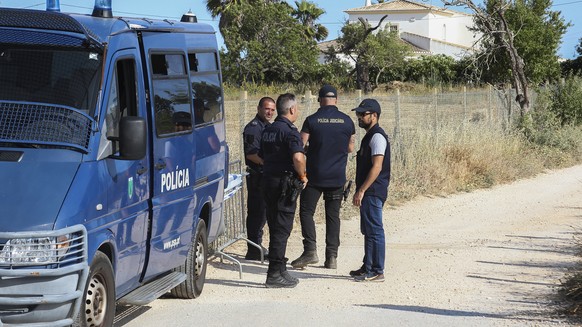 epa12155728 Portuguese authorities during a search operation in an area between the cities of Lagos and Praia da Luz for Madeleine McCann, in Lagos, Portugal, 04 June 2025. In 2020, German police decl ...