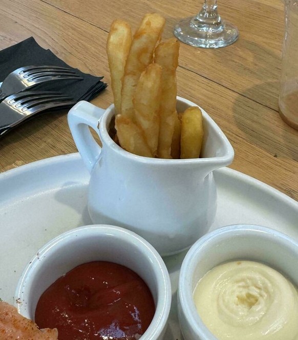 WE WANT PLATES

https://www.reddit.com/r/WeWantPlates/comments/1fmaj6f/fries_stuffed_in_a_mini_pitcher/