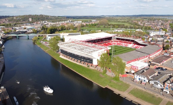 Der altehrwürdige City Ground ...