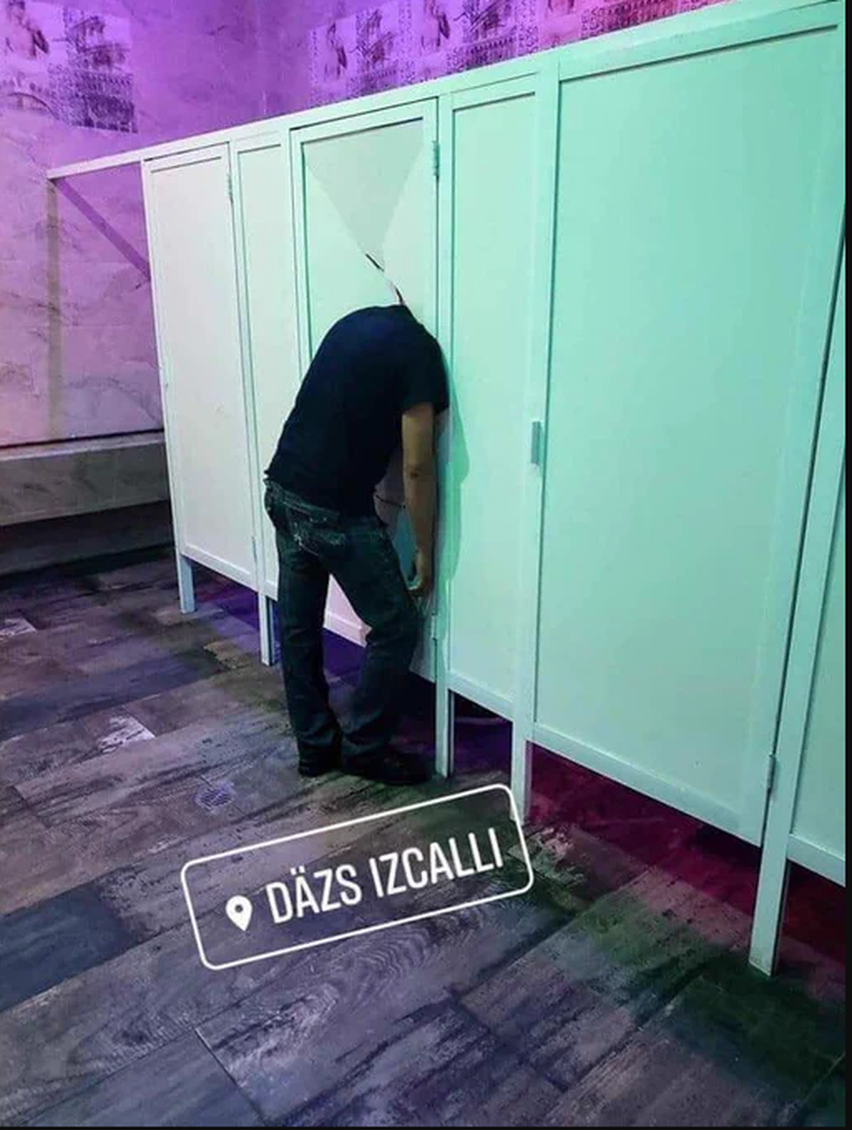 faildienstag: Betrunken im Club, Kopf in WC-Türe