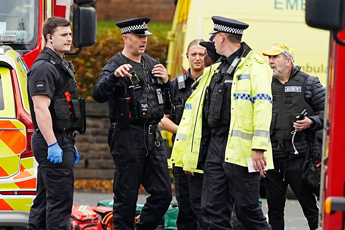 Emergency services at the scene of a stabbing incident at Heaton Park Hebrew Congregation synagogue, in Crumpsall, Manchester, England, Thursday Oct. 2, 2025. (Peter Byrne/PA via AP)
Britain Synagogue ...