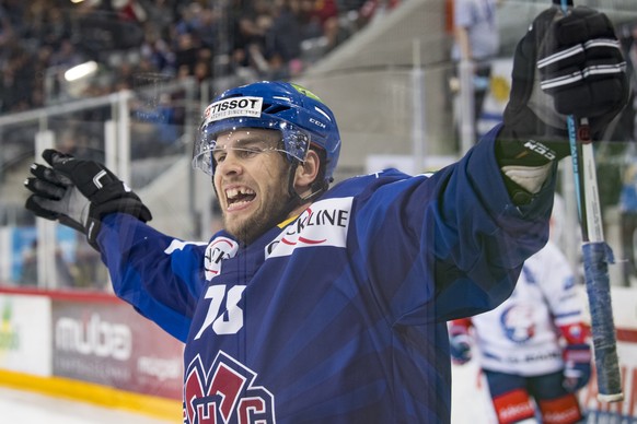 Biels Marc-Antoine Pouliot, jubelt im Eishockey Meisterschaftsspiel der National League A zwischen dem EHC Biel und den ZSC Lions, am Samstag, 3. Dezember 2016, in der Tissot Arena in Biel. (KEYSTONE/ ...