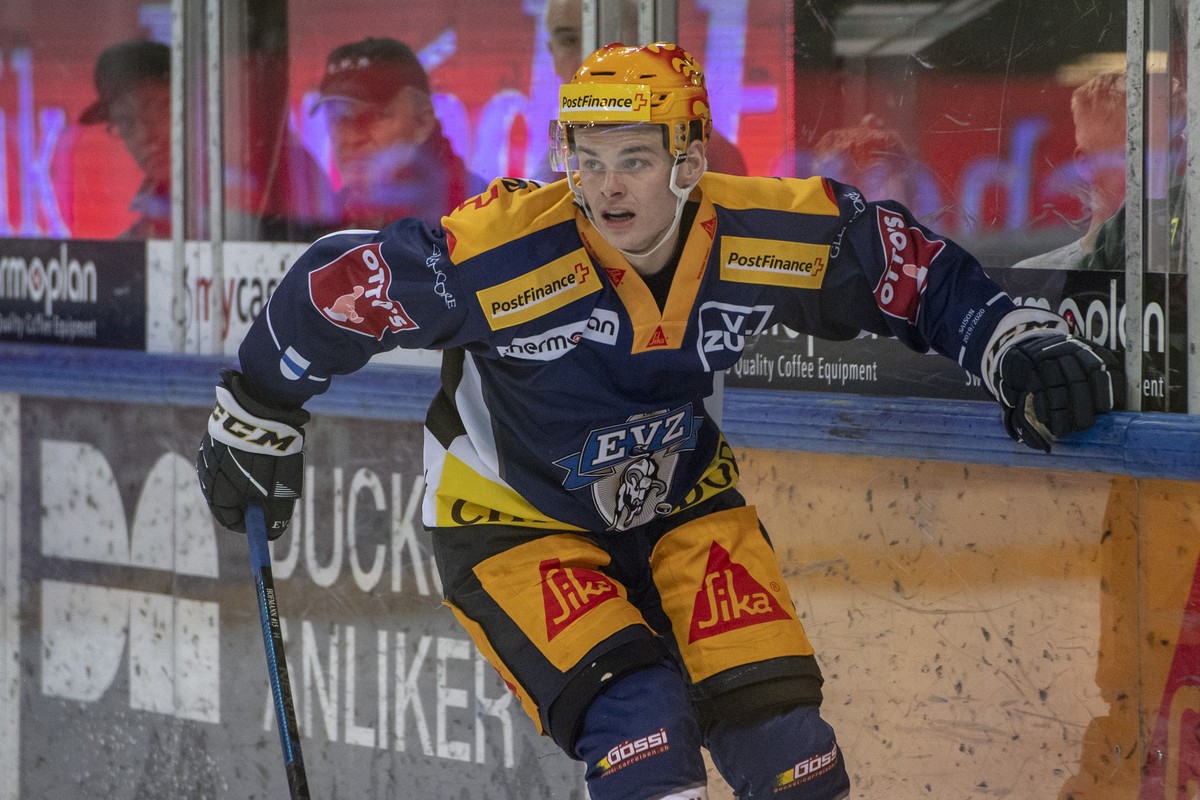 Gregory Hofmann von Zug beim Eishockey Meisterschaftsspiel in der Qualifikation der National League zwischen dem EV Zug und dem HC Ambri-Piotta vom Freitag, 11.Oktober 2019 in Zug. (KEYSTONE/Urs Fluee ...