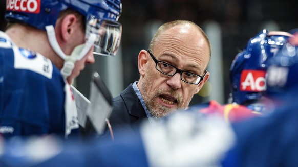 ZSC-Trainer Hans Kossmann im Eishockey Meisterschaftsspiel der National League zwischen den ZSC Lions und HC Fribourg-Gotteron, am Sonntag, 7. Januar 2018, im Zuercher Hallenstadion in Zuerich. (KEYST ...