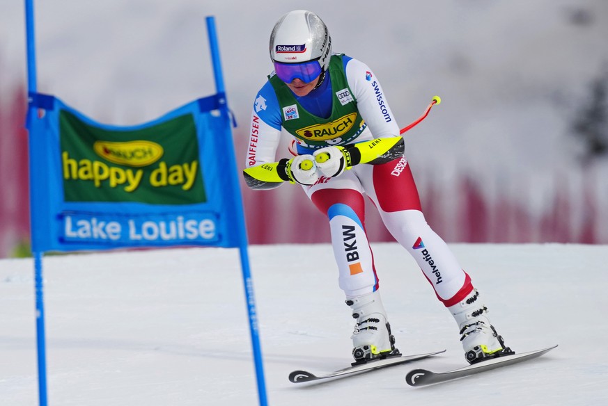 Corinne Suter of Switzerland skis down the course during the women&#039;s World Cup Super-G in Lake Louise, Alberta, on Sunday, Dec. 5, 2021. (Frank Gunn/The Canadian Press via AP)