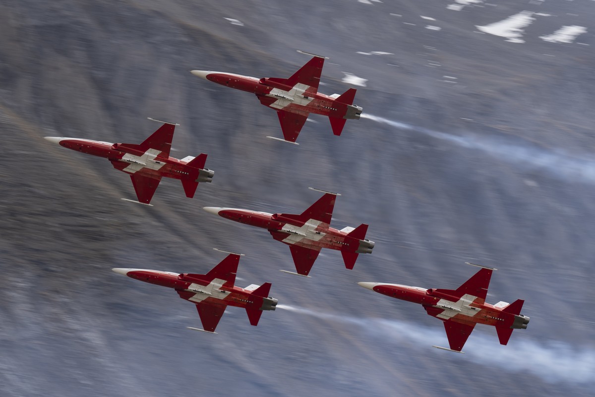epa10255643 Tiger F5 airplanes from the Patrouille Suisse perform during the annual airshow of the Swiss Army in the Axalp area near Meiringen, Canton of Berne, Switzerland, on 20 October 2022. EPA/AN ...