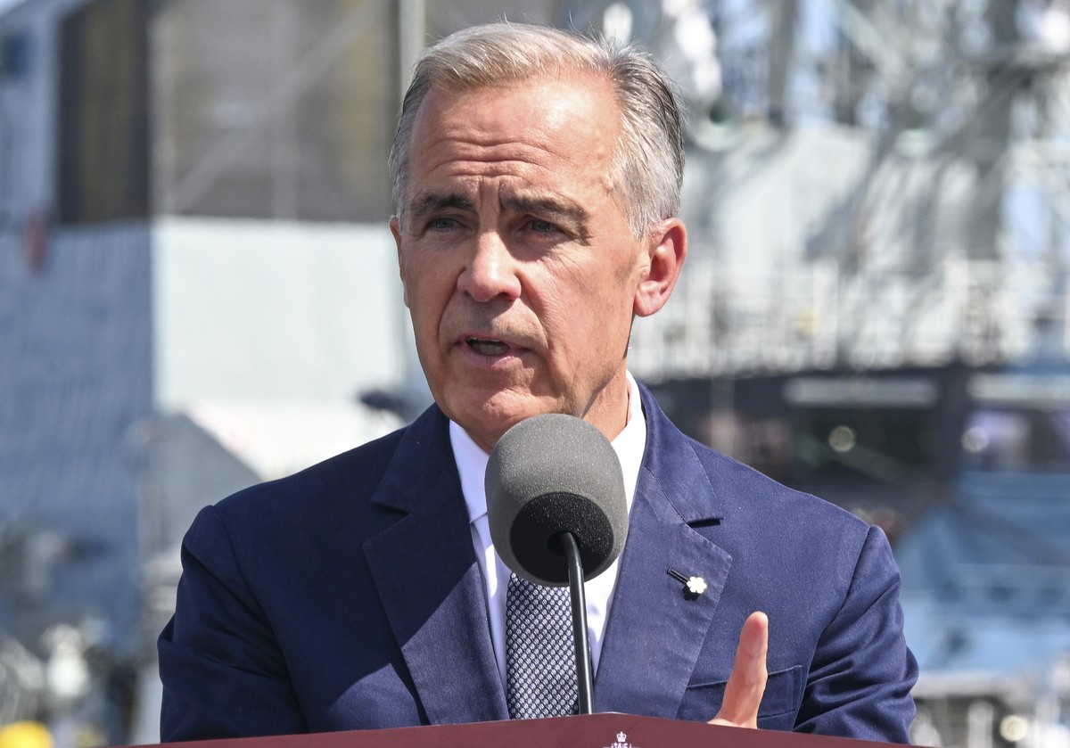 Canadian Prime Minister Mark Carney speaks at the Davie shipyard in Levis, Quebec on Monday, Aug. 24, 2026. (Jacques Boissinot/The Canadian Press via AP)
Canada Carney Icebreakers