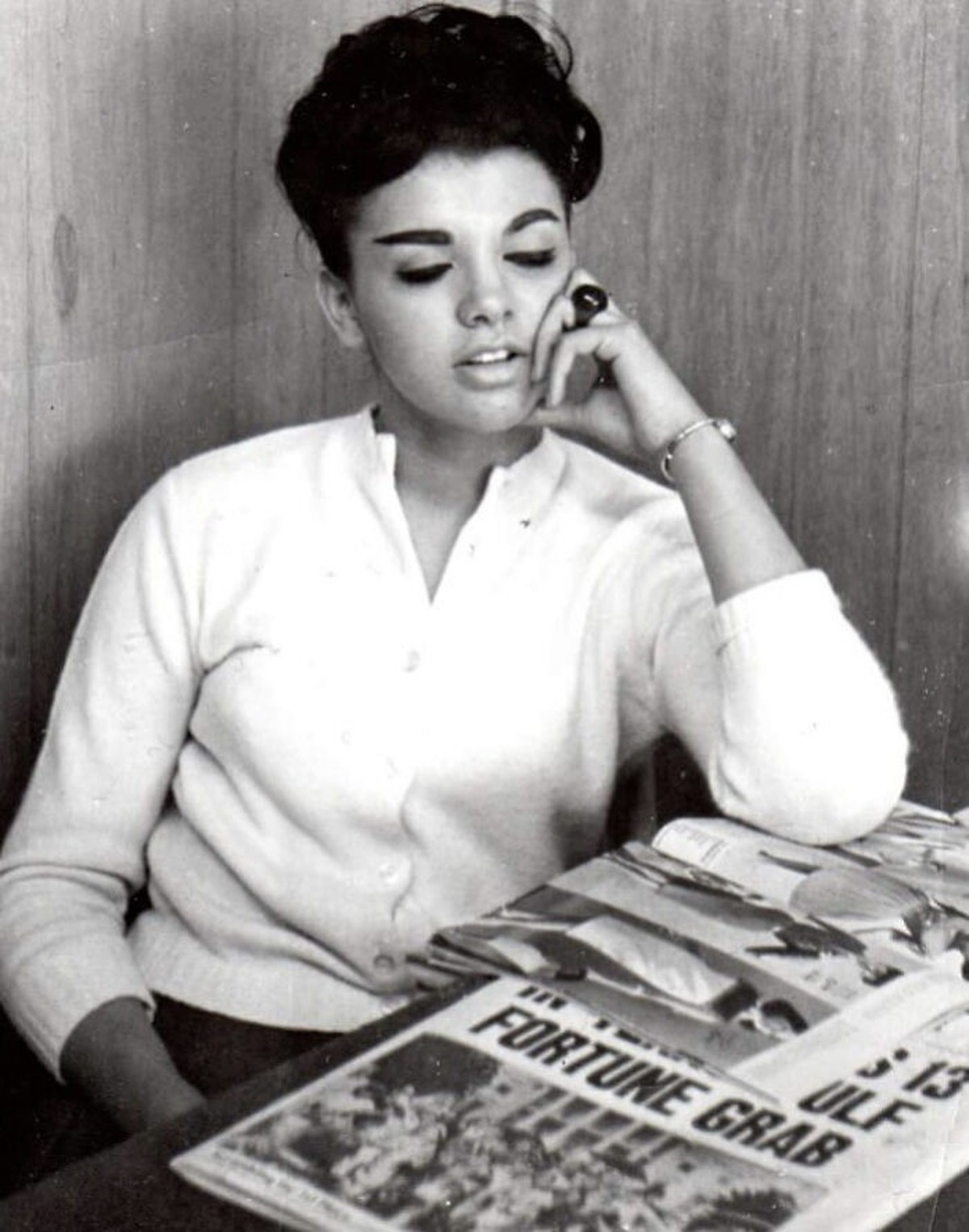 "My grandma in the 60s looking like a model"

https://www.reddit.com/r/OldSchoolCool/comments/9ieglc/my_grandma_in_the_60s_looking_like_a_model/