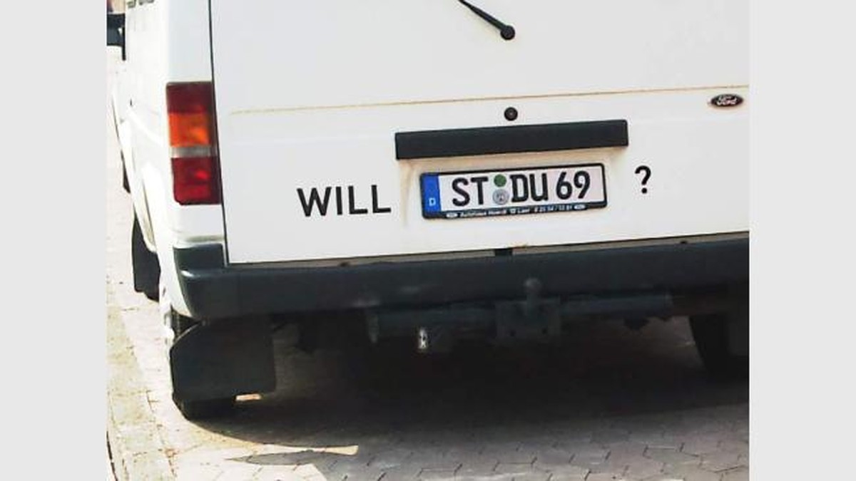 50 lustige und witzige Autonummern, die du kennen musst
