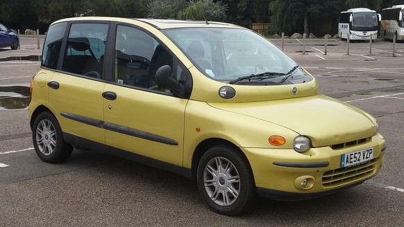 fiat multipla 1998-2010 auto design https://en.wikipedia.org/wiki/Fiat_Multipla#/media/File:Fiat_Multipla_(2002)_(29392161886).jpg