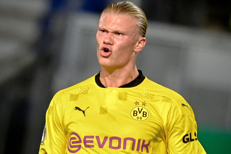 epa09404735 Dortmund&#039;s Erling Haaland reacts during the German DFB Cup first round soccer match between SV Wehen Wiesbaden and Borussia Dortmund in Wiesbaden, Germany, 07 August 2021. EPA/SASCHA  ...