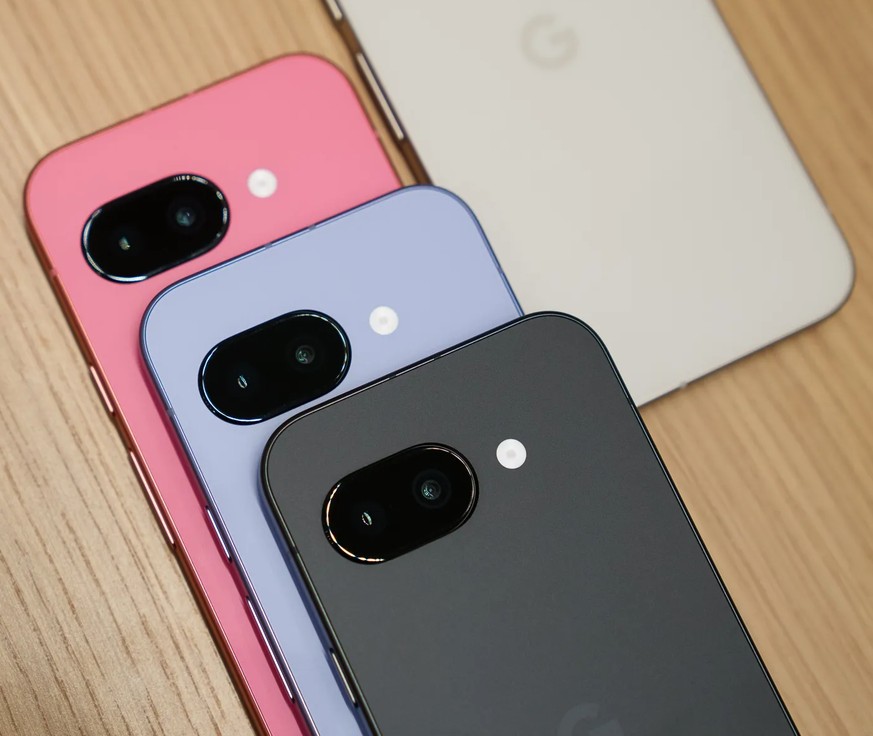 Das Pixel 9a in allen verfügbaren Farben.