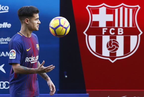 Barcelona&#039;s new signing Brazilian Philippe Coutinho poses for the media, during his official presentation at the Camp Nou stadium in Barcelona, Spain, Monday, Jan. 8, 2018. Coutinho is joining Ba ...