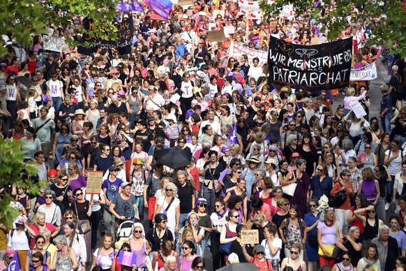 epa07648254 Women take part in a nationwide women&#039;s strike in Zurich, Switzerland, 14 June 2019. The strike day intends to highlight, among others, unequal wages, pressures on part-time employees ...