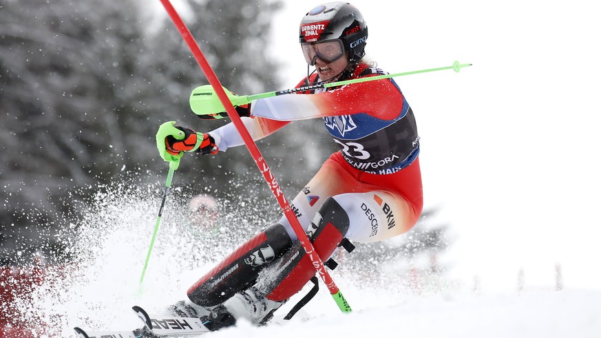 epa11062051 Camille Rast of Switzerland in action during the first run of the women&#039;s slalom race at the FIS Alpine Skiing World Cup in Kranjska Gora, Slovenia, 07 January 2024. EPA/ANTONIO BAT