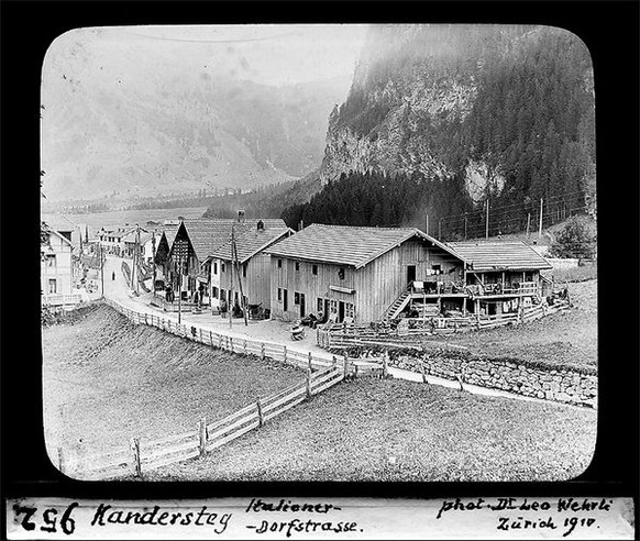 «Italiener-Dorfstrasse» in Kandersteg, 1910.