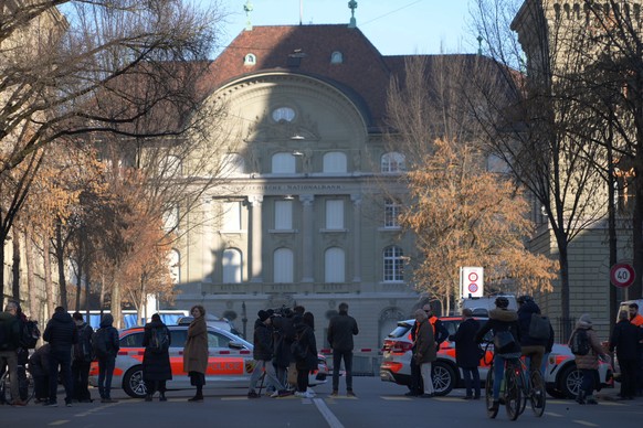 Im Zusammenhang mit dem Grosseinsatz der Polizei beim Bundeshaus in Bern sind am Dienstag, 14. Februar 2023 mehrere Gebaeude evakuiert und der Bundesplatz sowie einige Strassen um den Bundesplatz weit ...