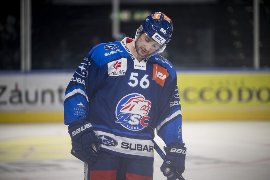 Zuerichs Maxim Noreau reagiert im ersten Eishockey Playoff-Viertelfinalspiel der National League zwischen den ZSC Lions und EHC Biel-Bienne am Mittwoch, 23. Maerz 2022, im Zuercher Hallenstadion. (KEY ...