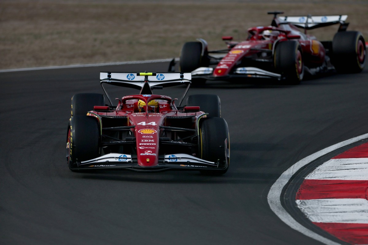 23.03.2025, Shanghai International Circuit, Shanghai, Formel 1 Gro�er Preis von China 2025, im Bild Lewis Hamilton GBR, Scuderia Ferrari HP, Charles Leclerc MCO Photo by Hasan Bratic/DeFodi Images *** ...