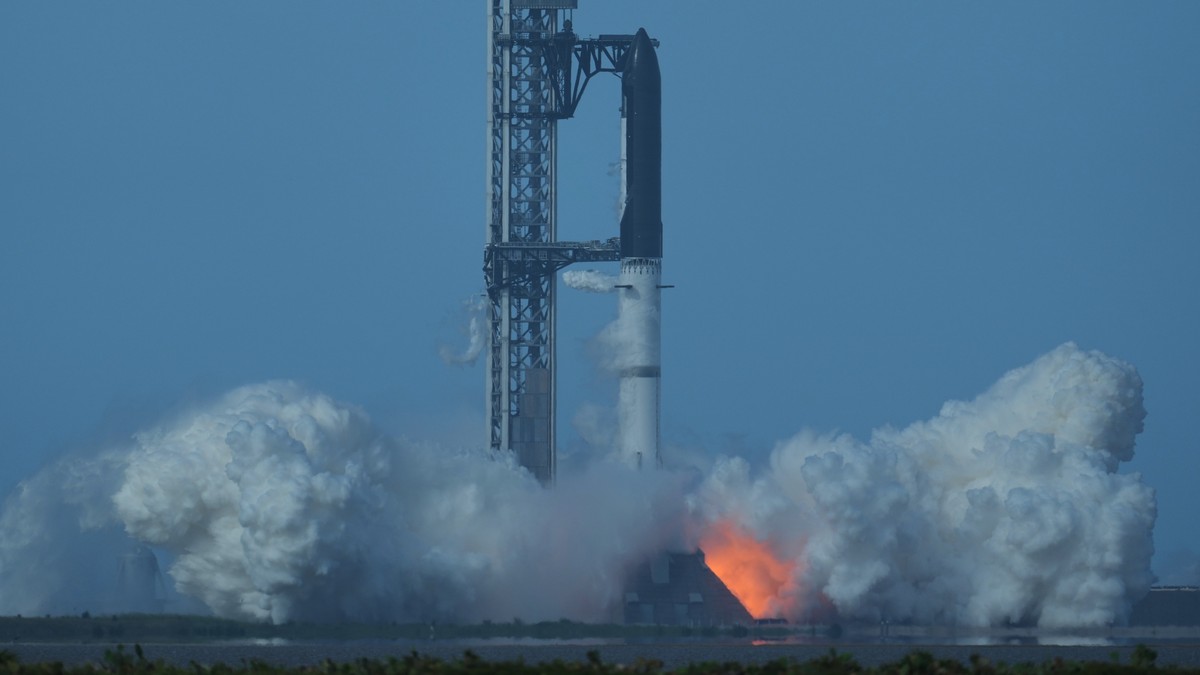 SpaceX's mega rocket Starship begins its take off but is aborted, in Starbase, Texas, Thursday, July 16, 2026. (AP Photo/Eric Gay)
SpaceX Starship Launch