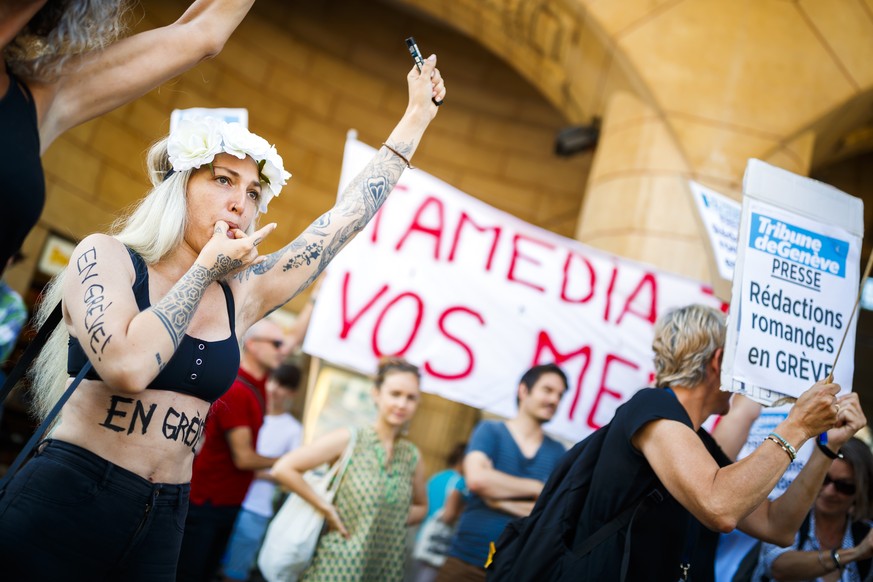 Des journalistes du groupe Tamedia Publications Romandes (Le Matin, 24heures, Tribune de Geneve et 20minutes) manifestent pendant une greve ce mercredi 4 juillet 2018 a Lausanne. Les journalistes de T ...